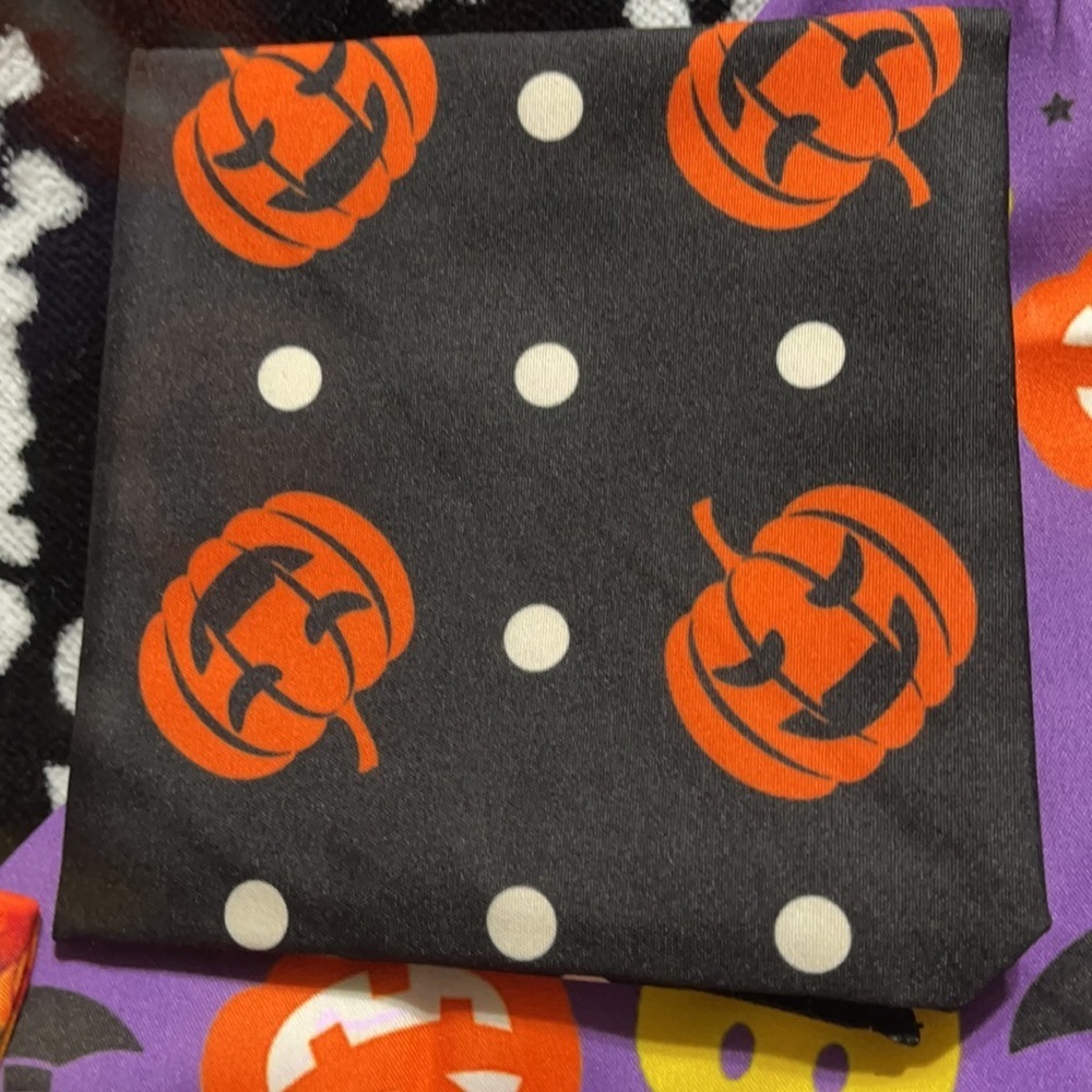 NWT set/4 Halloween pet bandanas - Picture 5 of 6